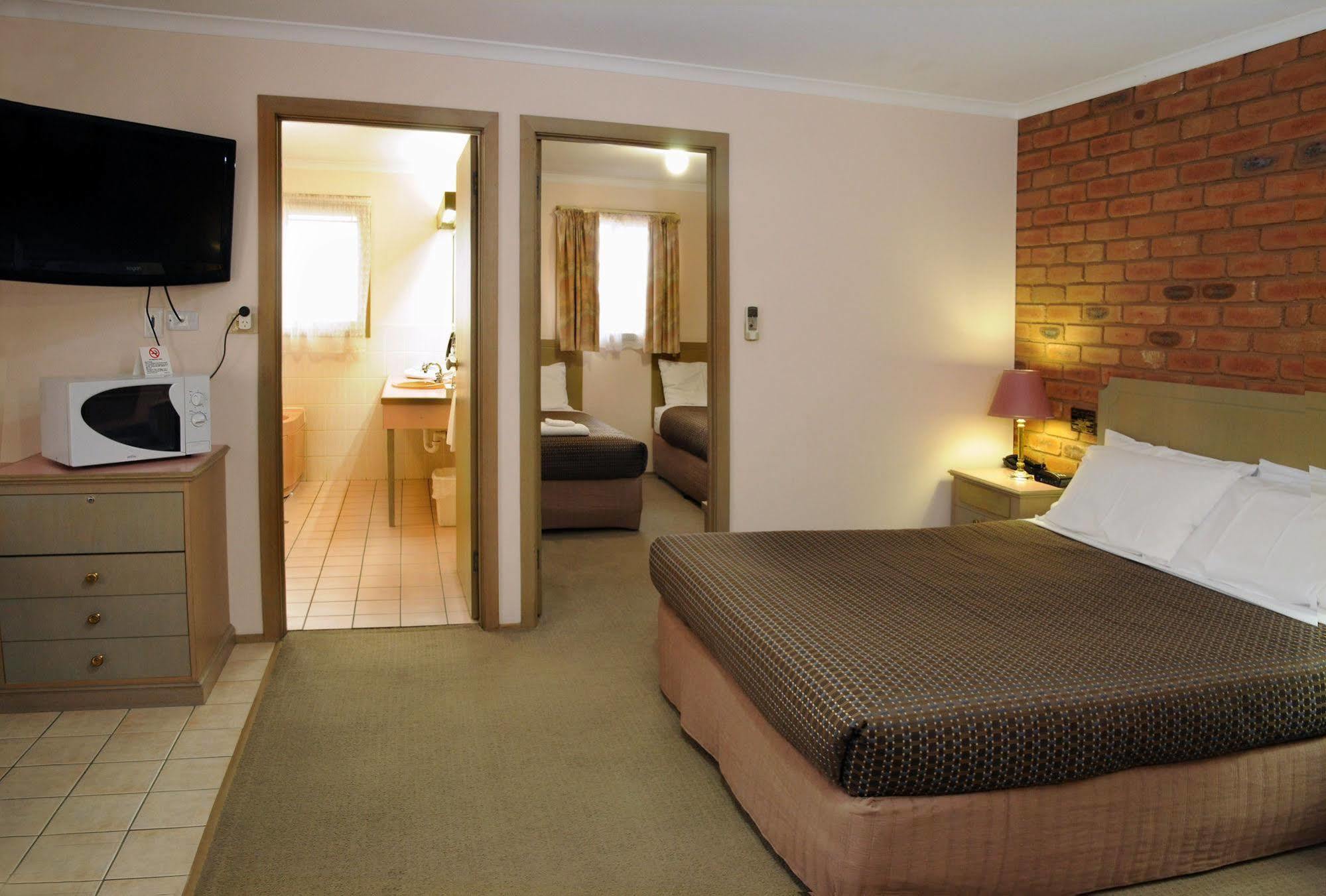 Golden Square Motor Inn Бендиго Экстерьер фото
